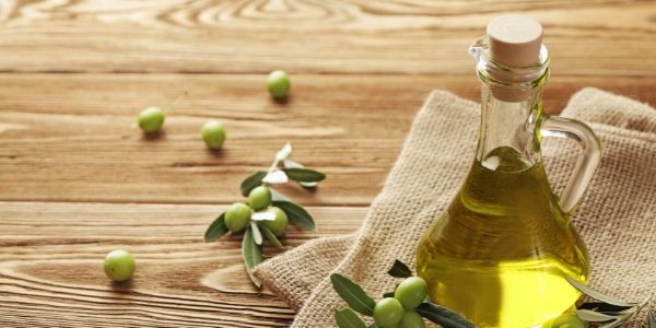 Οδηγός για το «Υγρό Χρυσάφι»: Γιατί το ελαιόλαδο μικρών παραγωγών ξεχωρίζει